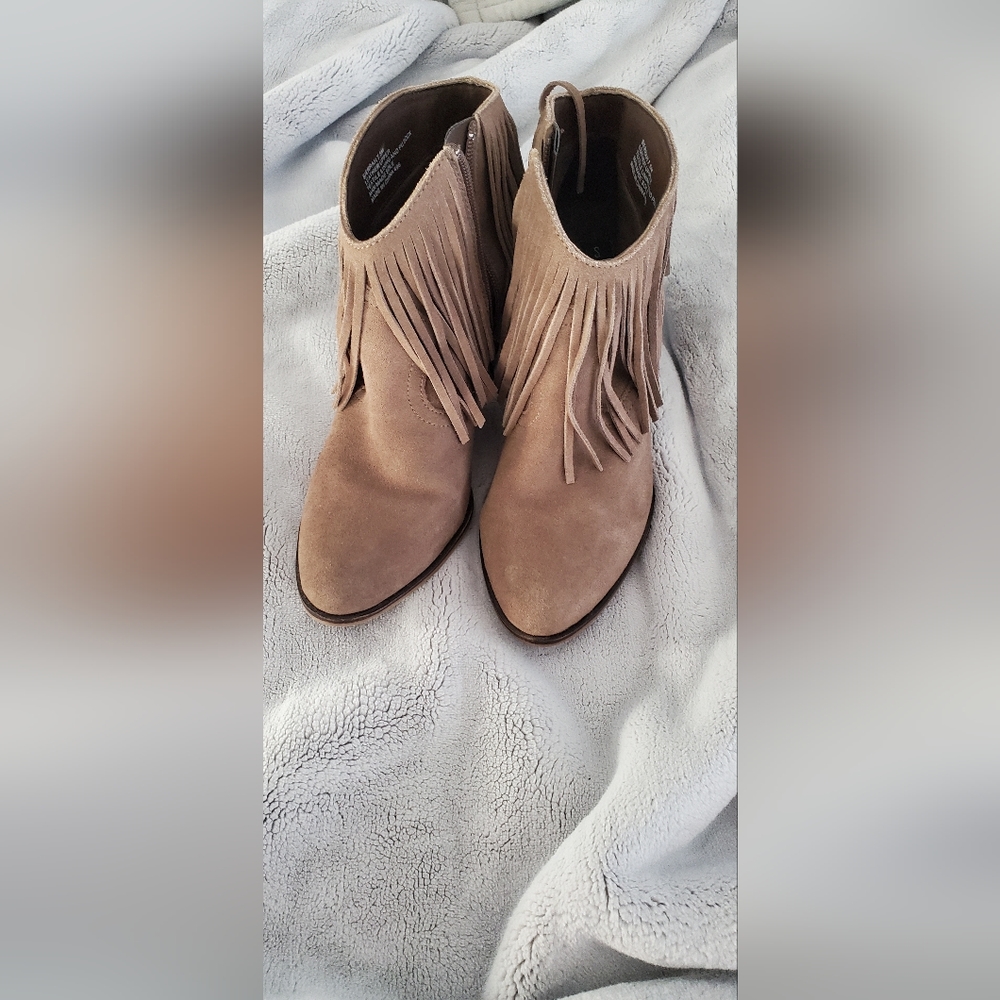 Steven by Steve Madden size 7.5 Fringe, Leather, Taupe Ankle Bootie